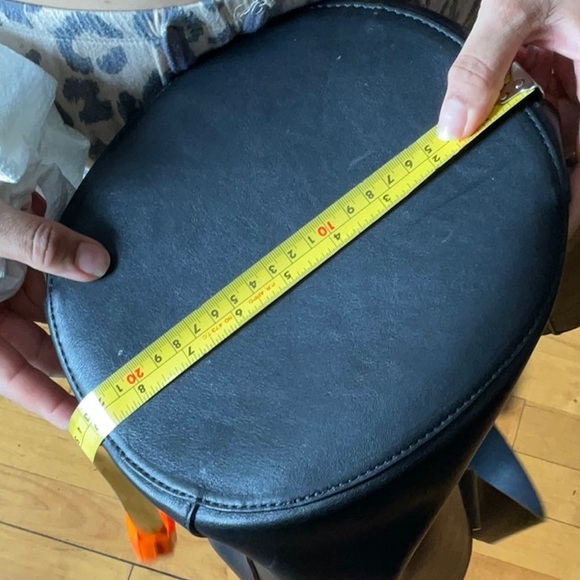 Zara Large Leather Bucket Bag
$239 - Picture 13 of 14